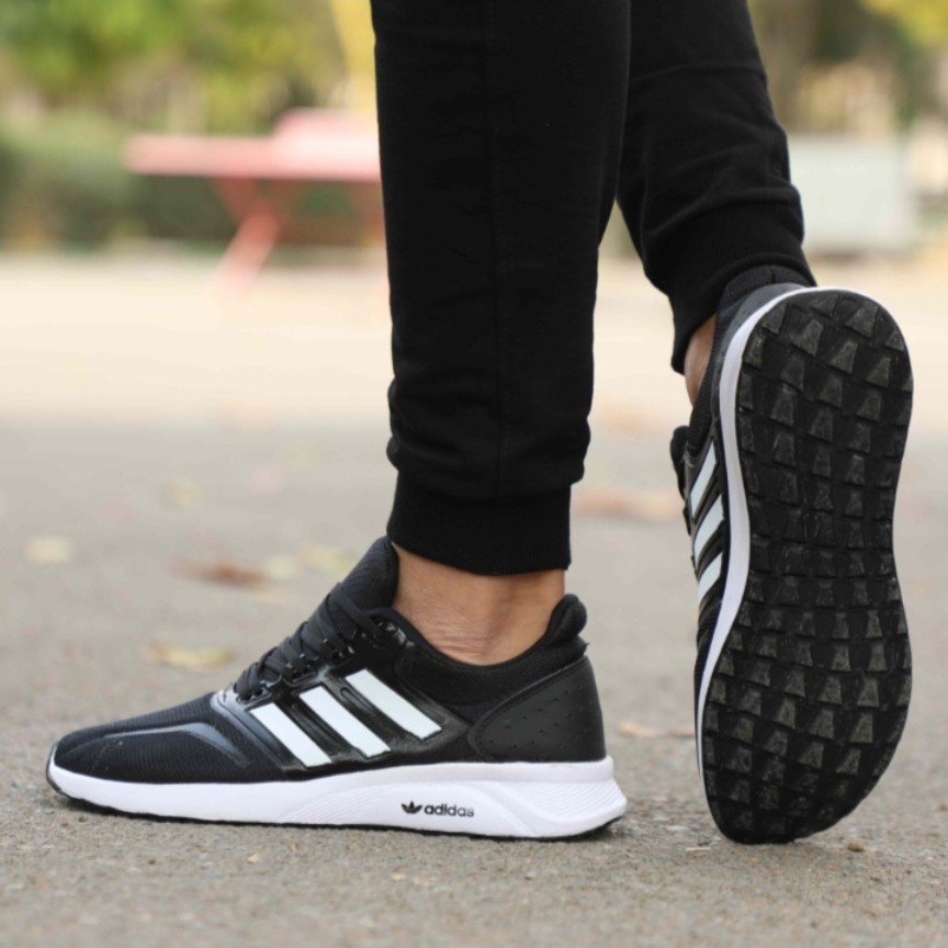 کفش کتونی ست ادیداس(دخترانه و پسر انه)( ارسال رایگان)