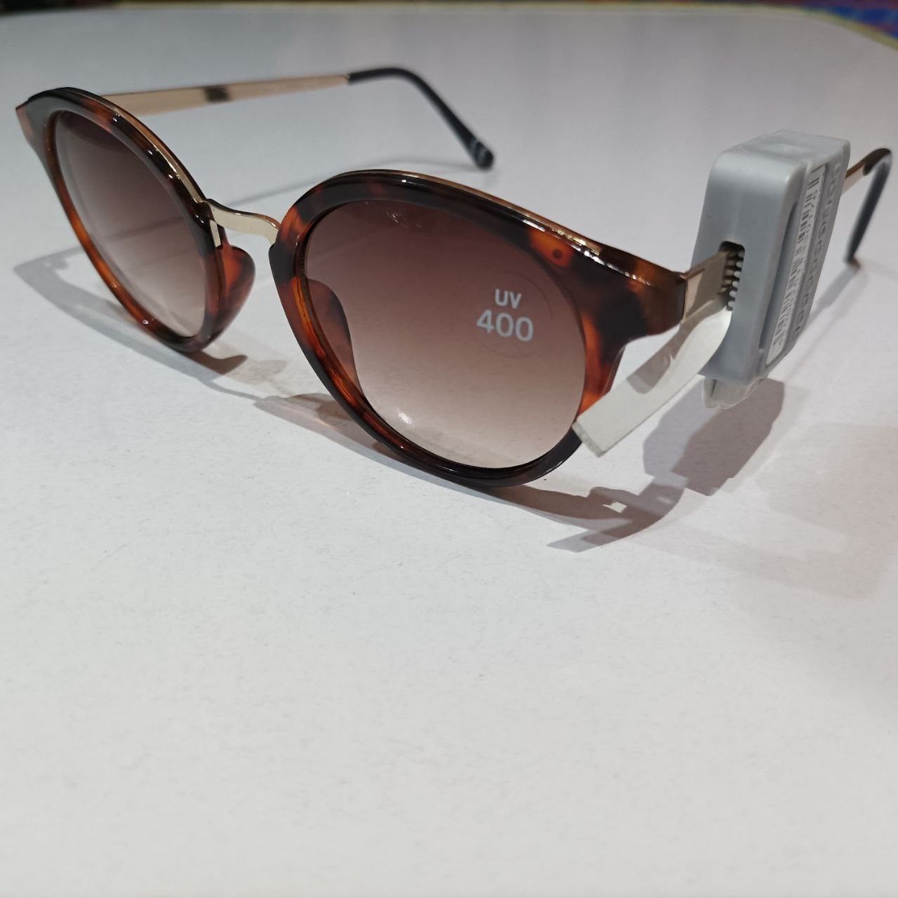 عینک آفتابی  زنانه گرد عدسی و کد 219 محصول شرکت beeline آلمان UV400 برند accessories بهمراه شناسنامه محصول