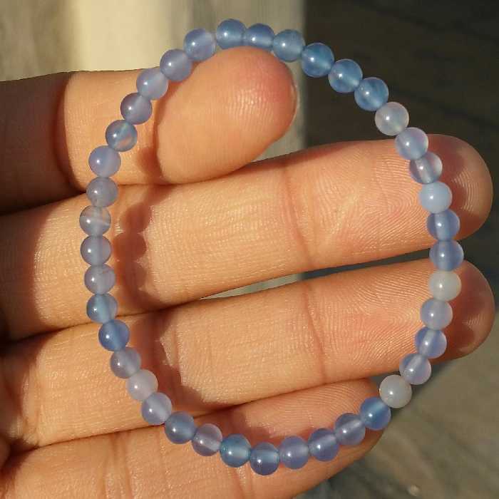 دستبند سنگ عقیق آبی معدنی کیفیت عالی زنانه و مردانه شیک و دارای خواص