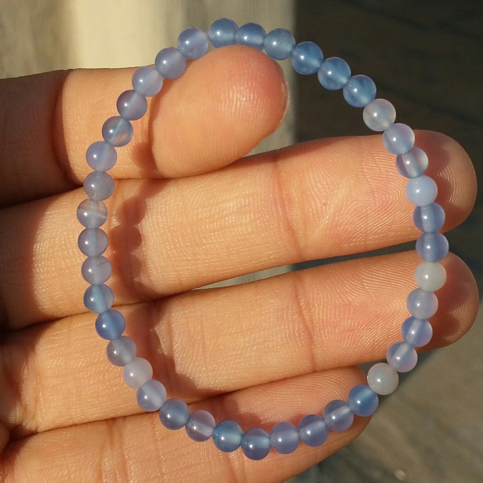 دستبند سنگ عقیق آبی معدنی کیفیت عالی زنانه و مردانه شیک و دارای خواص