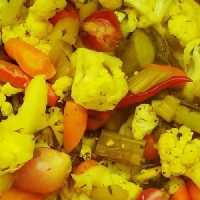 ترشی مخلوط شمال با سبزیجات معطر شمالی