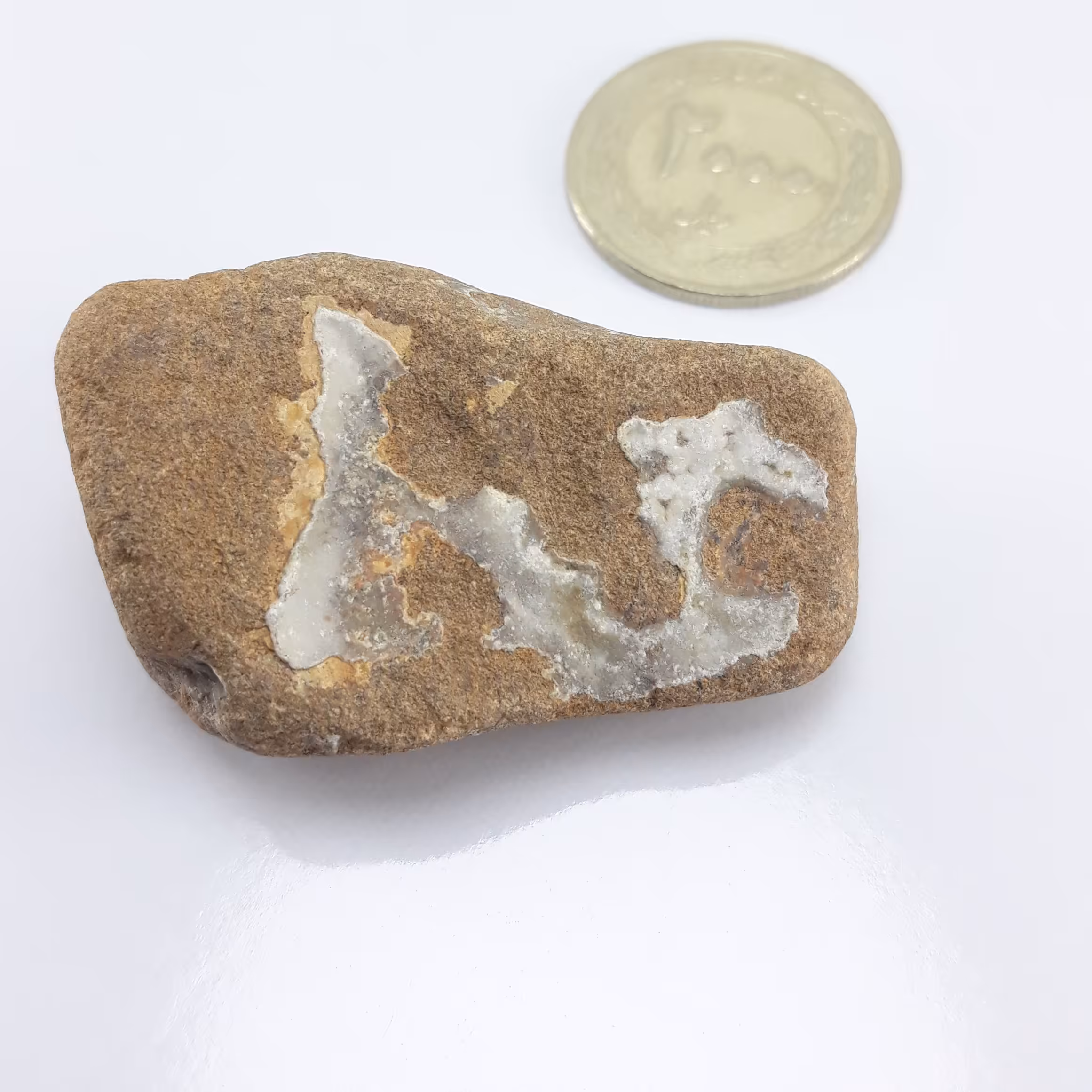 سنگ طبیعی و بکر با نوشته علی بدون دخالت دست 