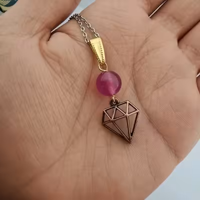 گردنبند جید صورتی یاسی پلاک دار a360