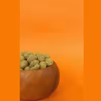 بادام زمینی روکش دار باطعم پیاز جعفری 500 گرمی گیلانطور