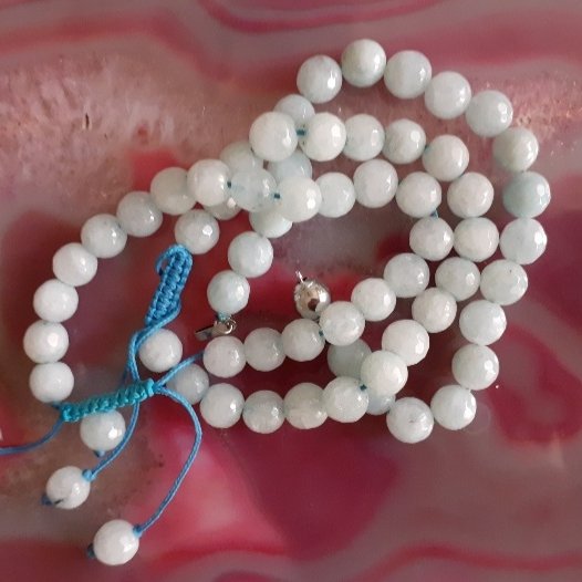 دستبندسنگ اصل آکوامارین  با کیفیت عالی با بند بافت که براحتی قابل تغییر سایز هست 