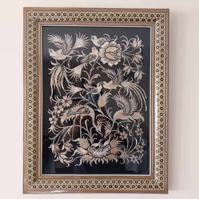 تابلو قلم زنی گل و مرغ و  ان یکاد با قاب خاتم کاری سایز 36 در 46 سانتی متری(ارسال رایگان)