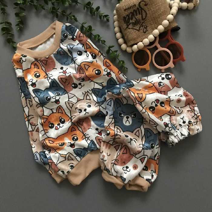 ست بلوز و شلوار اسپورت بچگانه شیک و جذاب مناسب حدود سنی 2 تا 11 سال تک رنگ جنس مخمل 