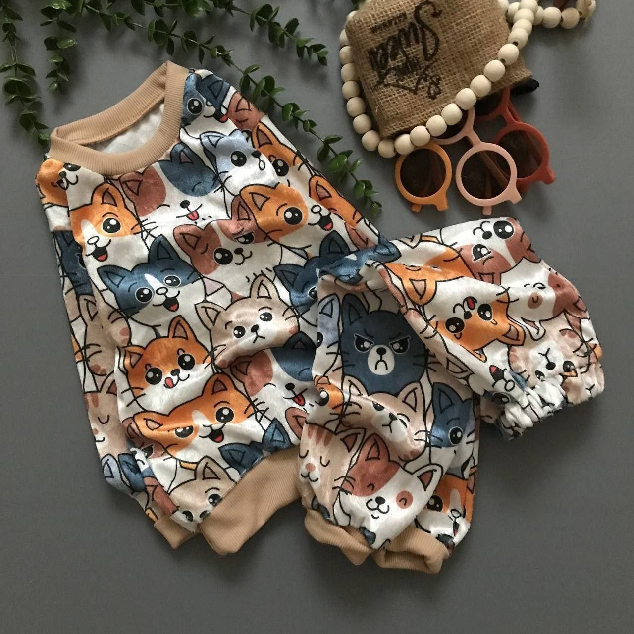 ست بلوز و شلوار اسپورت بچگانه شیک و جذاب مناسب حدود سنی 2 تا 11 سال تک رنگ جنس مخمل