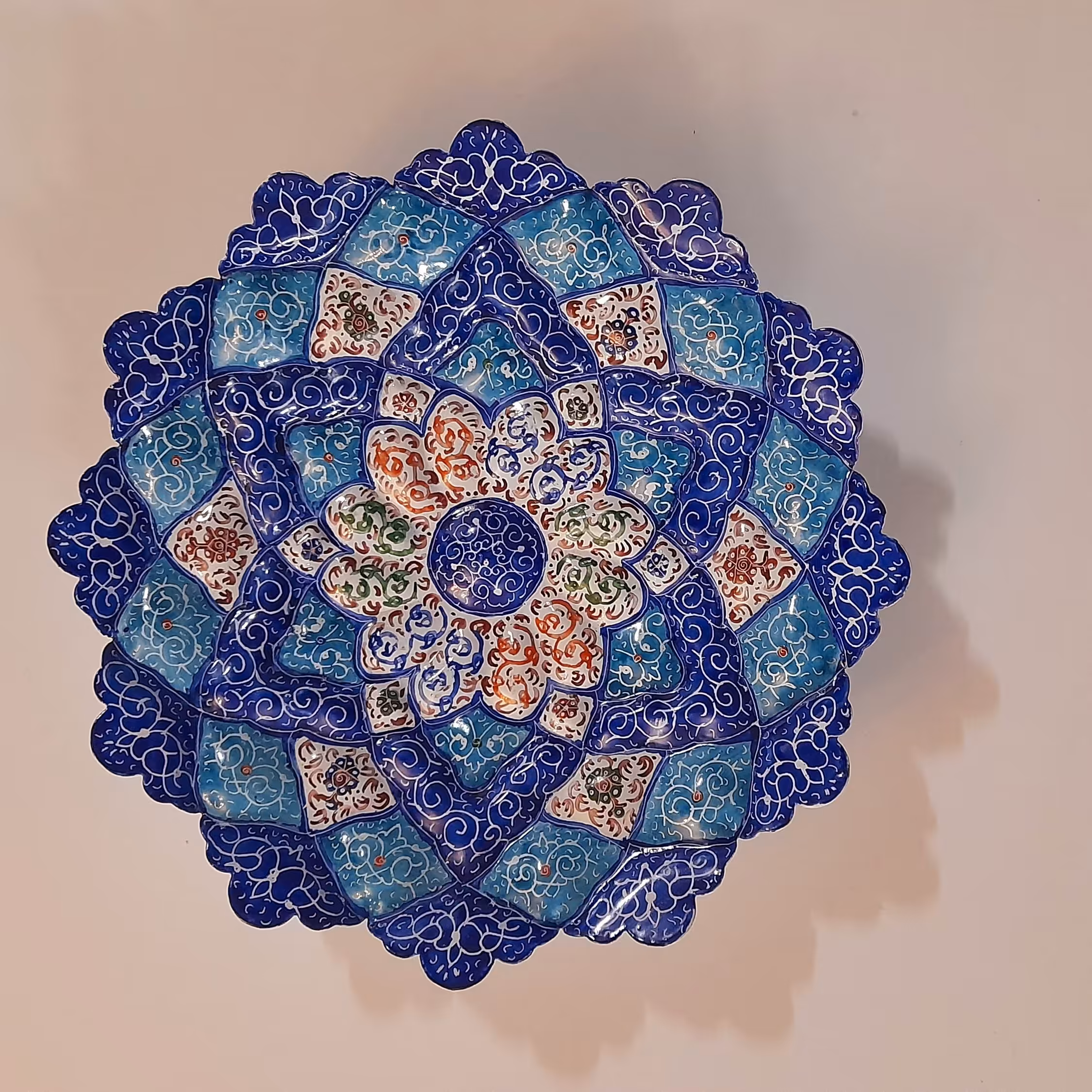 بشقاب 20 سانتی مینا کاری روی مس  رنگارنگ