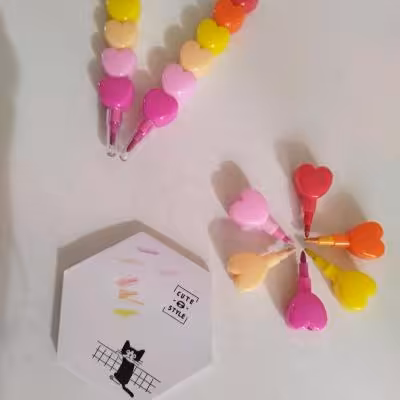 مداد رنگی درجه یک فشنگی شش رنگ طرح قلب (مناسب برای جوایز مدرسه)