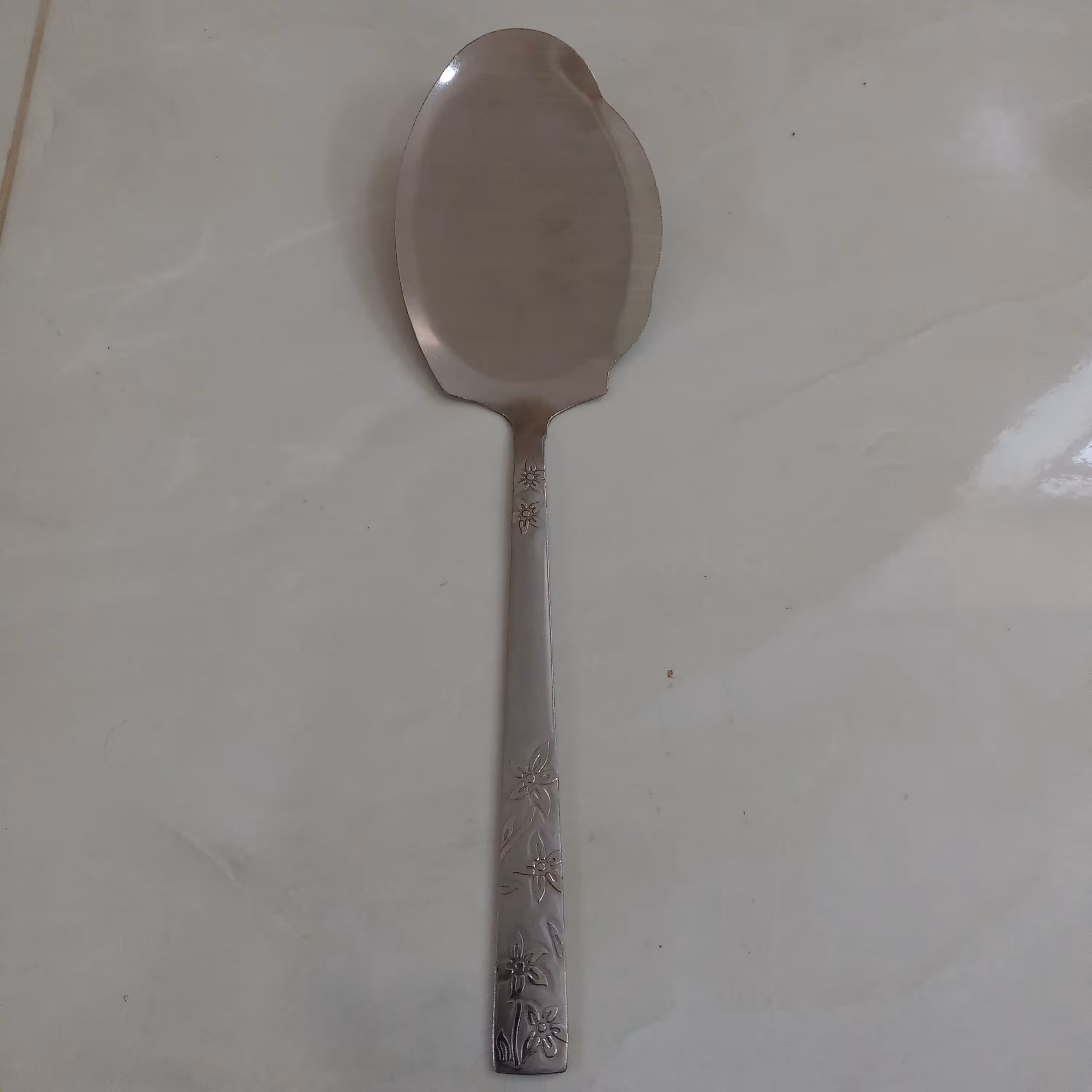 کفگیر بزرگ طرح گل ریز بسته یک عددی جنس فولاد زد زنگ طول 29.5 در ضخامت 2 میل 