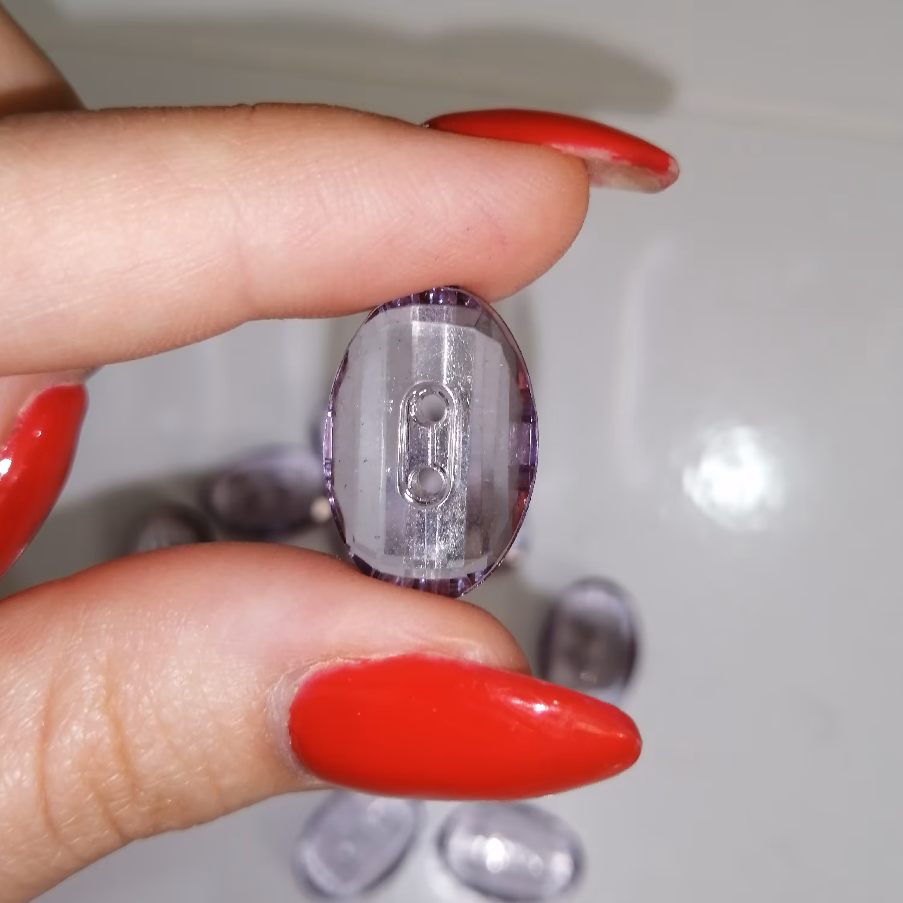 دکمه لباس طرح شیشه ای بیضی رنگ یاسی روشن در بسته 11 عددی 