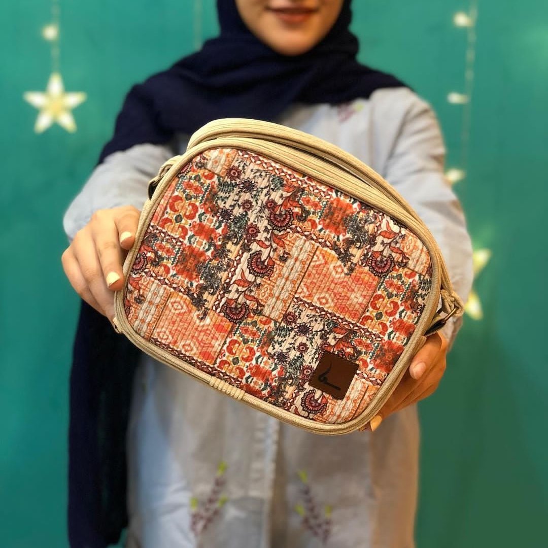 کیف زنانه  مخمل طرحدار مربعی  مدل سها دارای بند بلند 