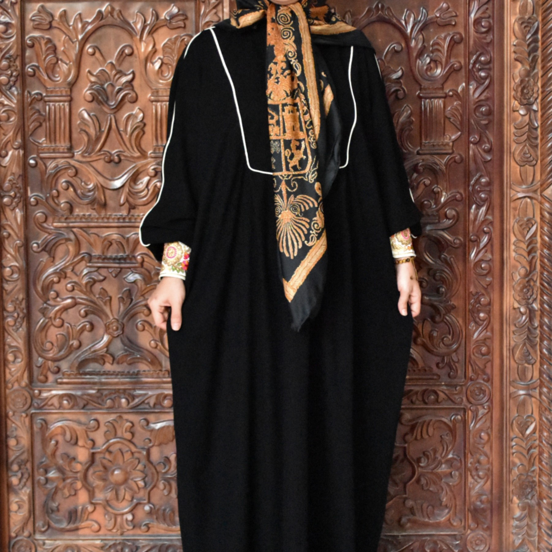 مانتو عبایی حریر اسود درجه 1