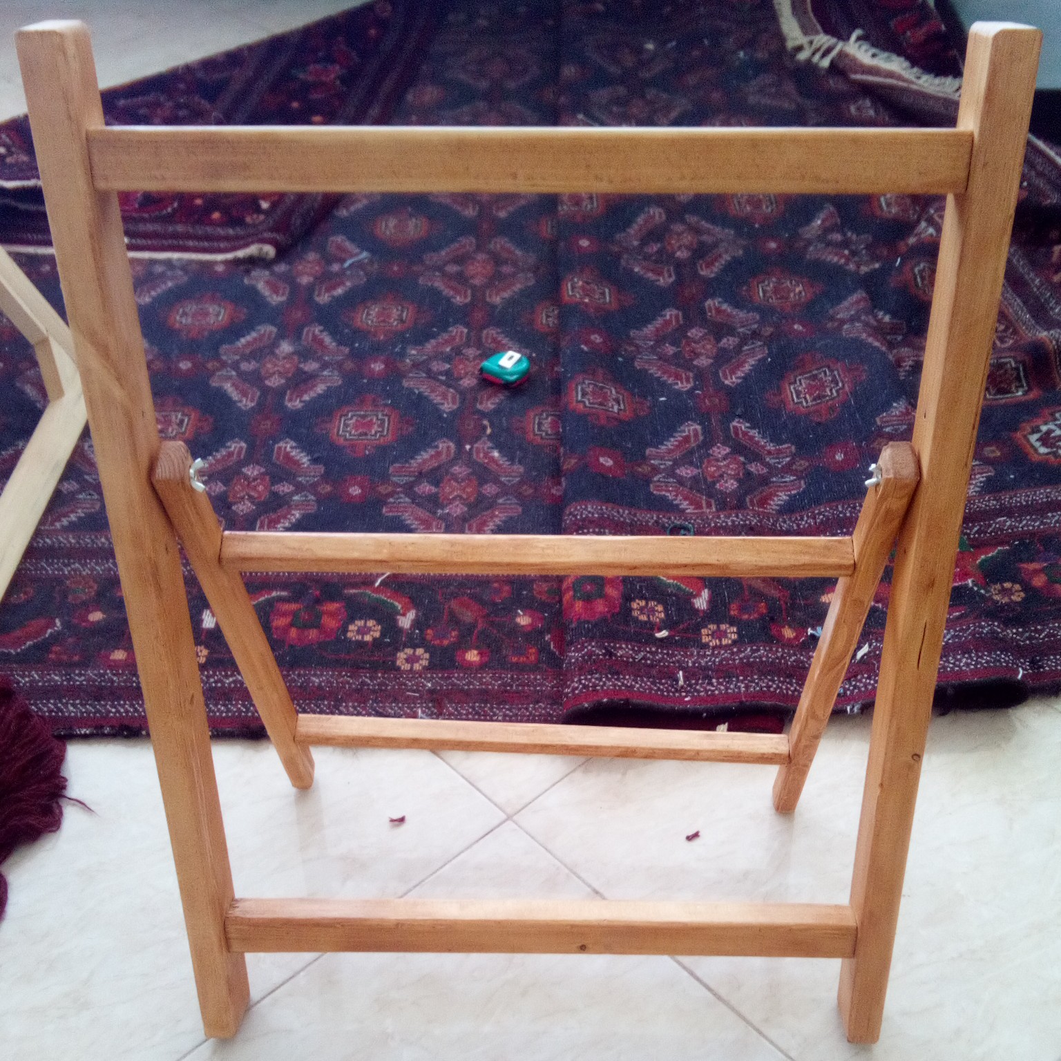 دار چوبی قالیبافی پایه دار وقابل باز کردن جهت حمل و ارسال آسان