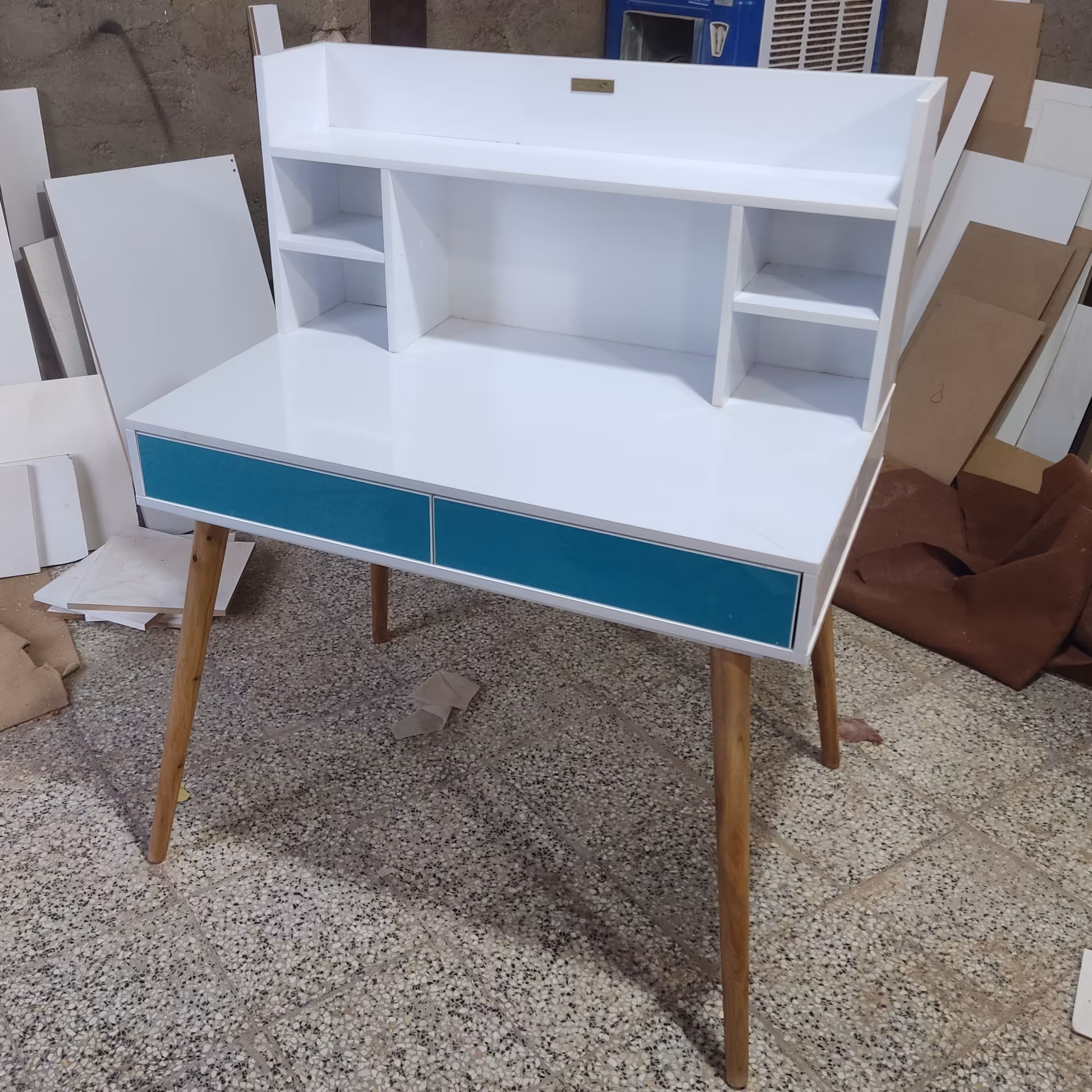 میزتحریر مدرن پایه مخروطی کد 40114