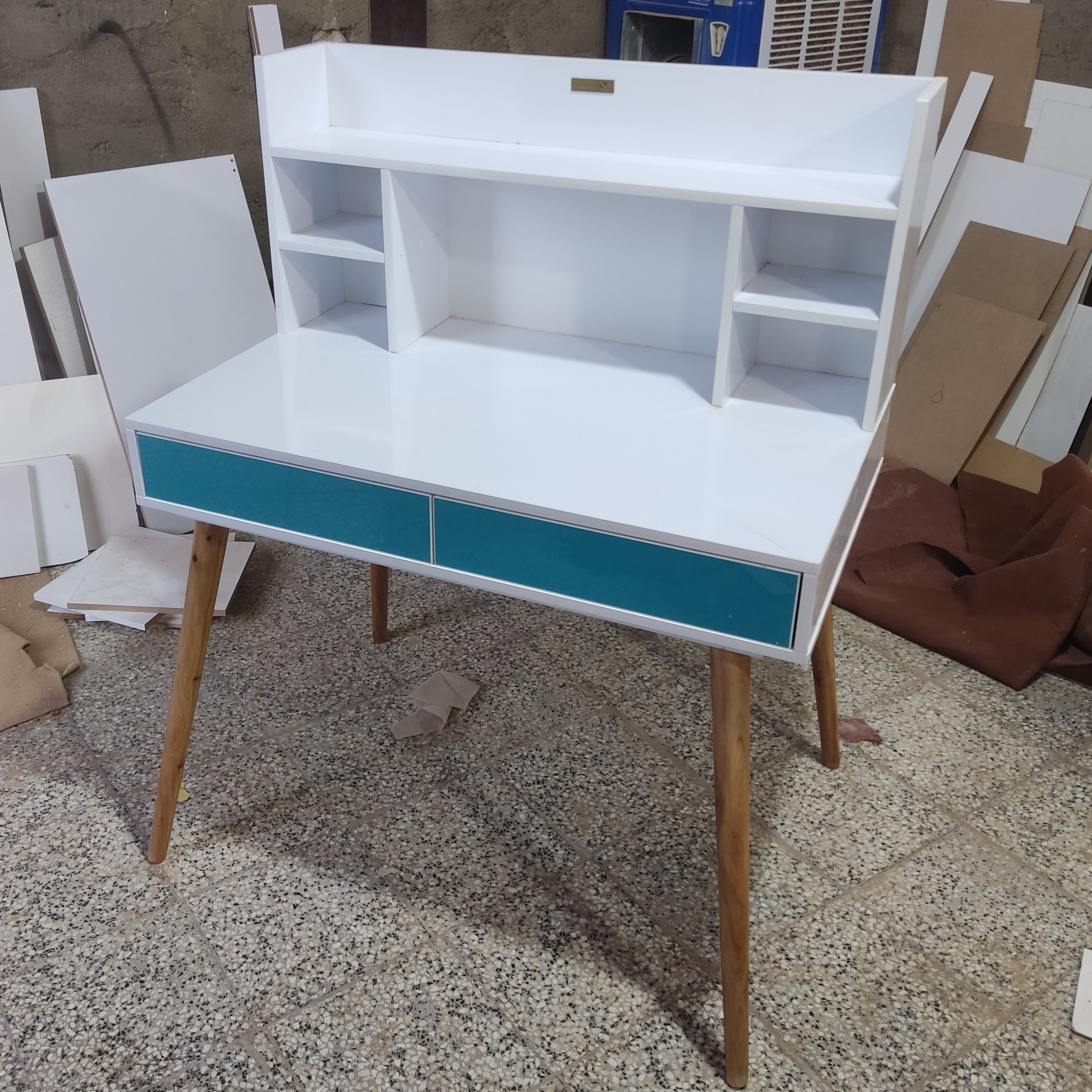 میزتحریر مدرن پایه مخروطی کد 40114