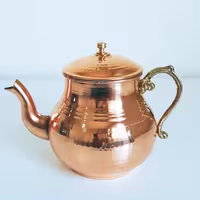  قوری مسی چکشی متوسط دسته برنجی نانو شده مدل عالیس مس زنجان 