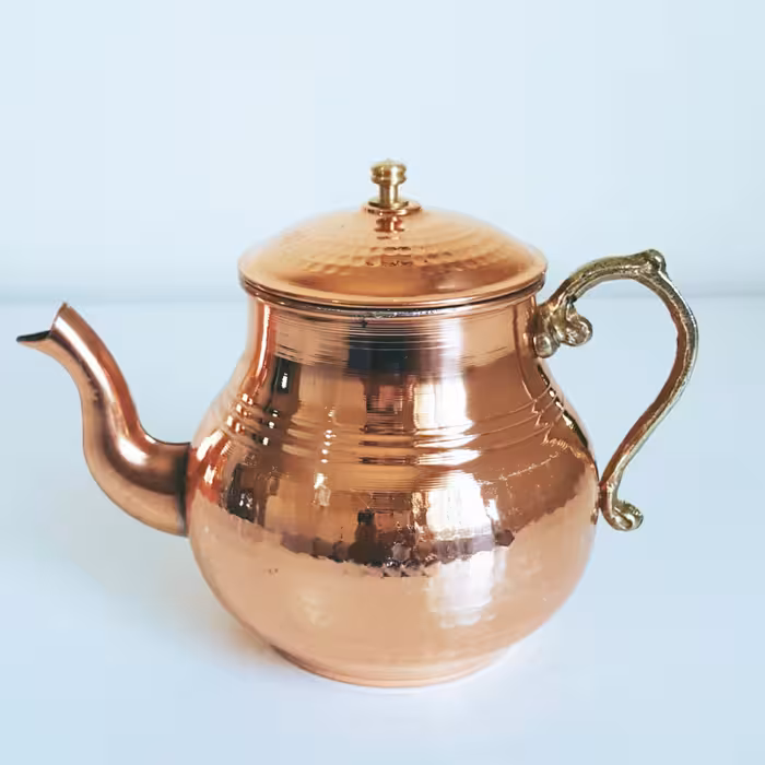  قوری مسی چکشی متوسط دسته برنجی نانو شده مدل عالیس مس زنجان 