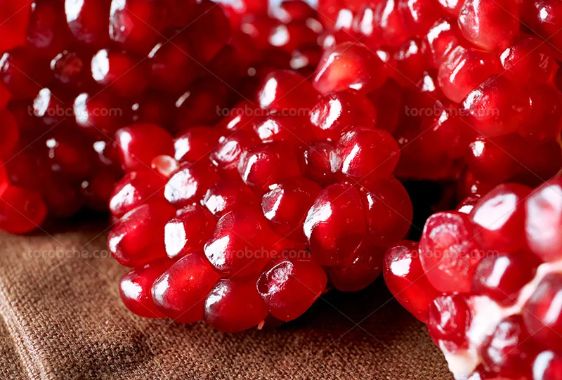 عکس دانه های انار تازه و قرمز | گرافیک با طعم تربچه