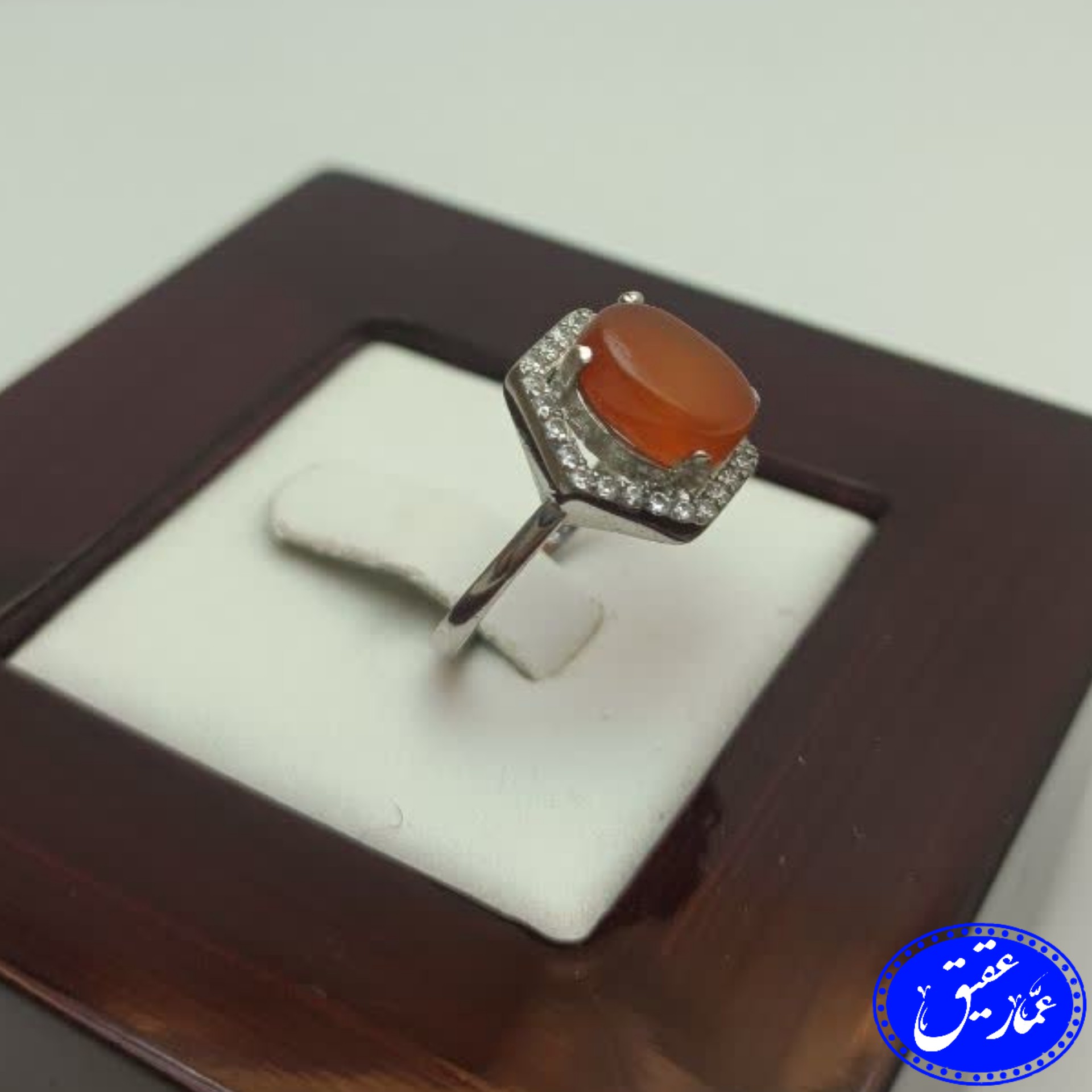 انگشتر نقره زنانه رکاب شش ضلعی با نگین عقیق یمنی