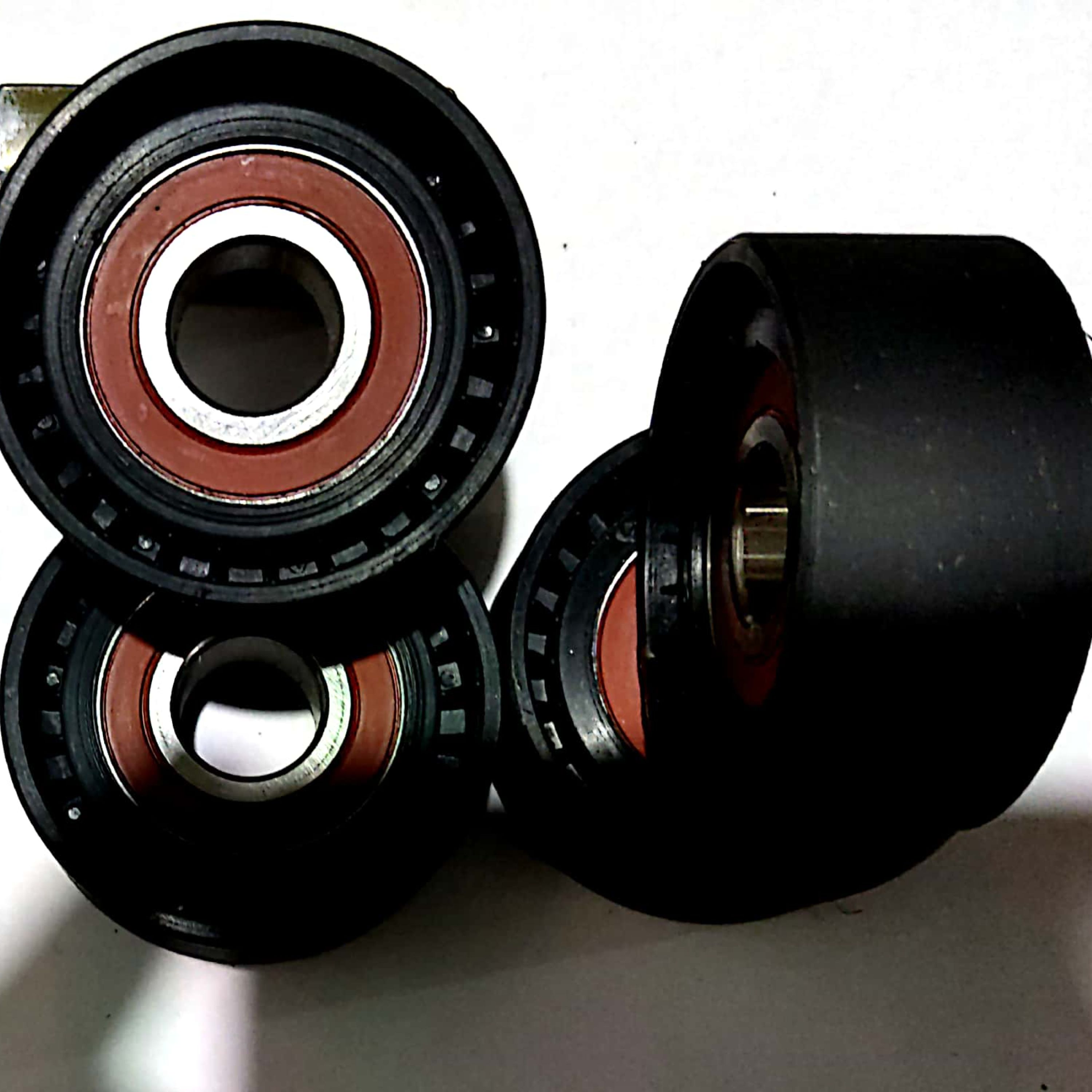 فولی هرز گرد پژو 206 سوراخ بزرگ با مواد پلی آمید 30 درصد الیاف با سطح تراش خورده