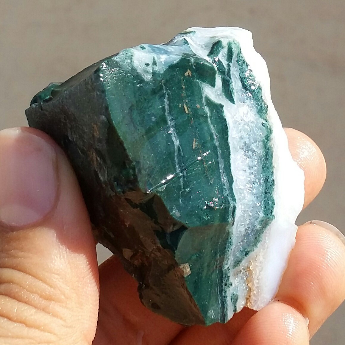 سنگ راف جاسپر  سبز  همرشدی با عقیق 100 در 100 طبیعی خاص بی نظیر
تصویر از چند طرف نمونه
کد11015