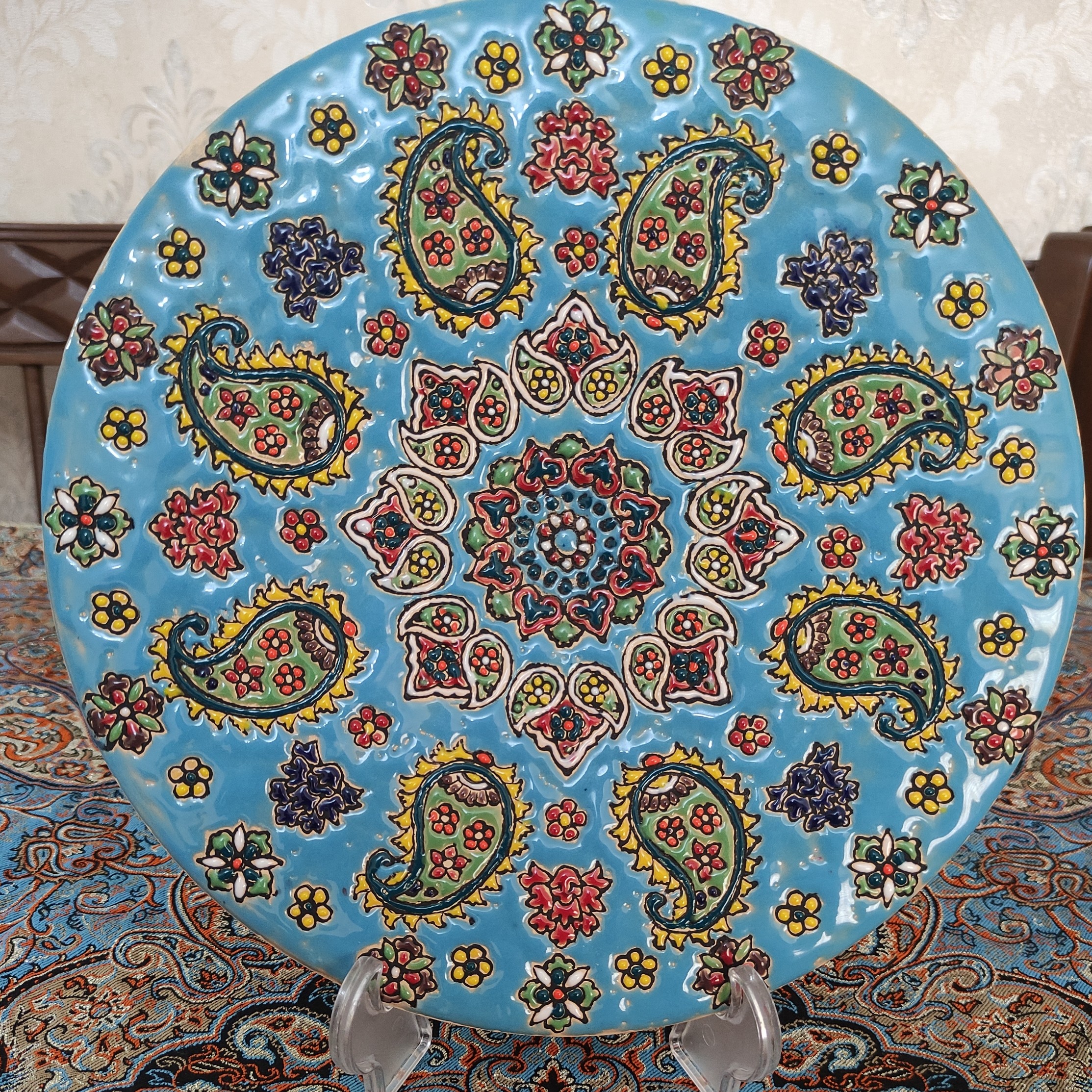 بشقاب دیوار کوب سفالی مزین با میناکاری مرغوب همدان سبک بادوام قابل شستشو 
