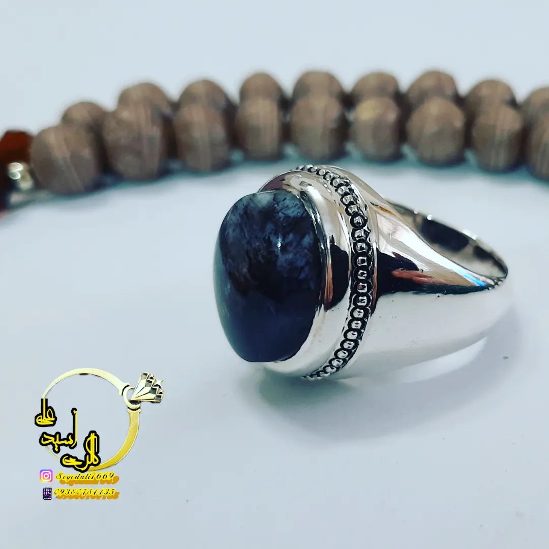 انگشتر دستساز نقره. رکاب فیلی . نگین خزه ای یمنی .