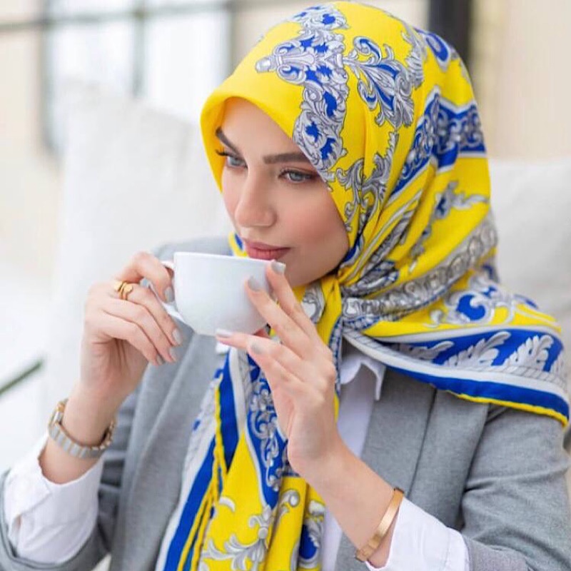 روسری ابریشم توییل طرح دانتل قواره 140 دست دوز