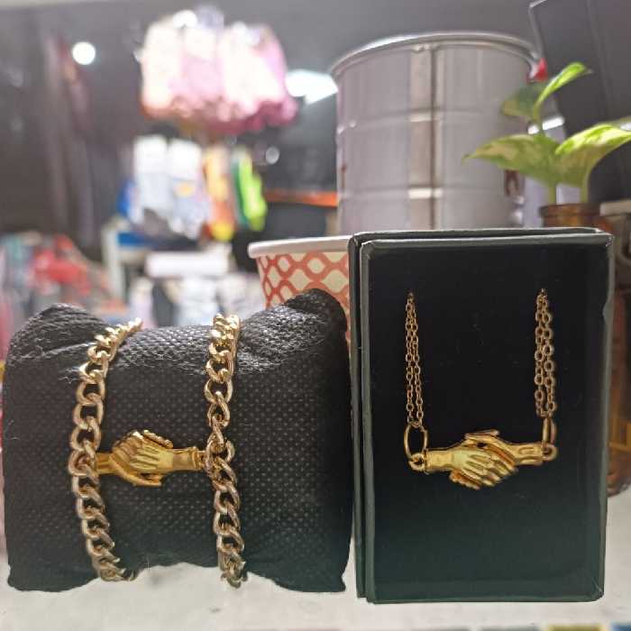 ست گردنبند و دستبند طرح دست مگنتی