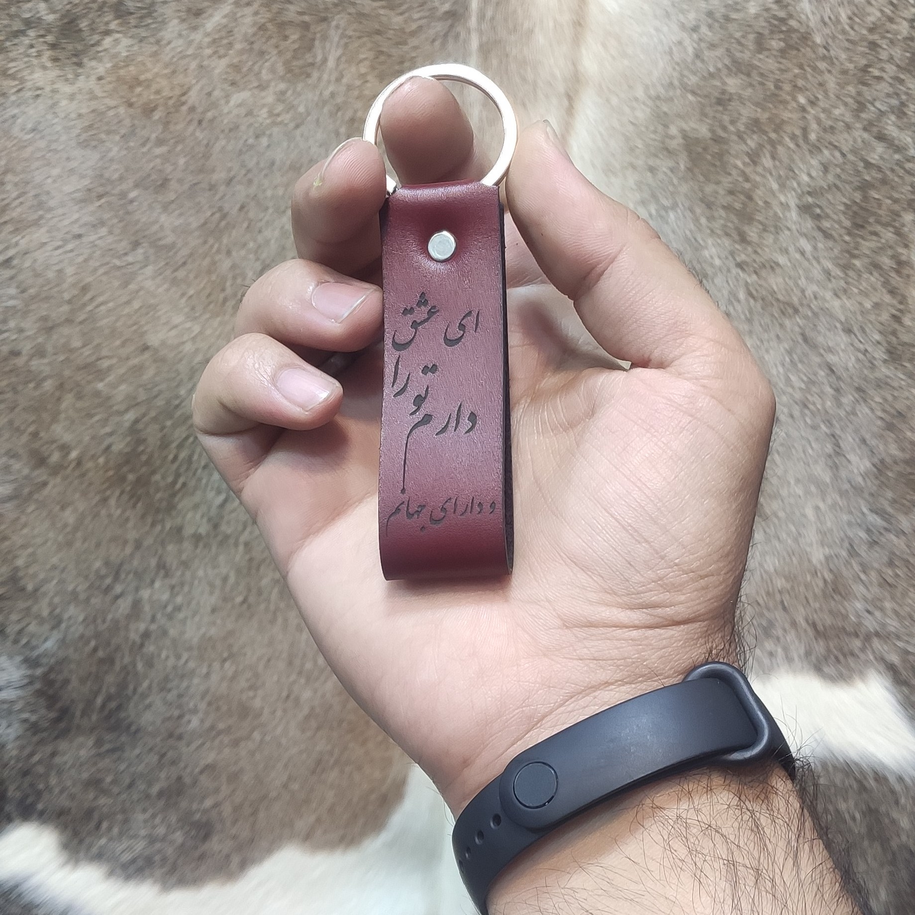 سرکلیدی چرم طبیعی حک دار  سبک و در رنگ ها و حک های مختلف