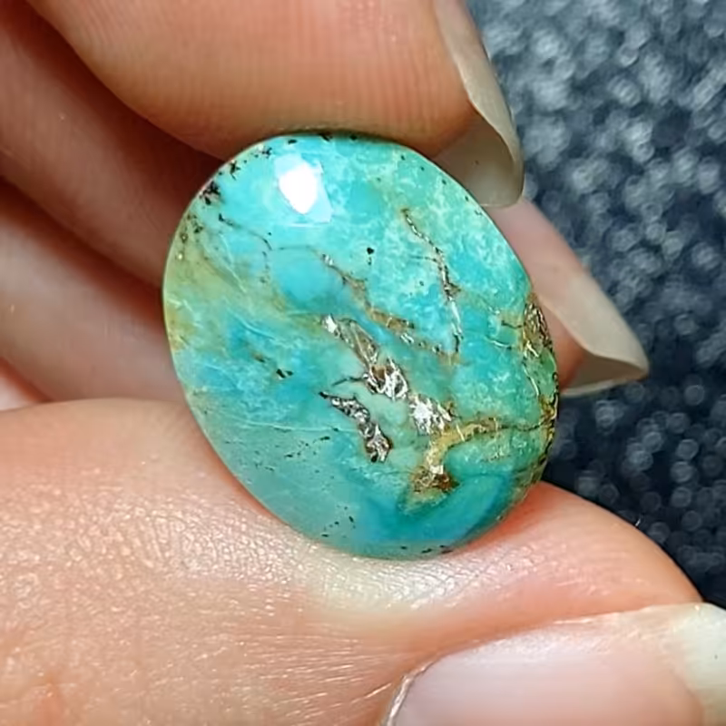 نگین فیروزه اصل نیشابور با تراش بیضی شکل بسیار فاخر و محشر کدM166