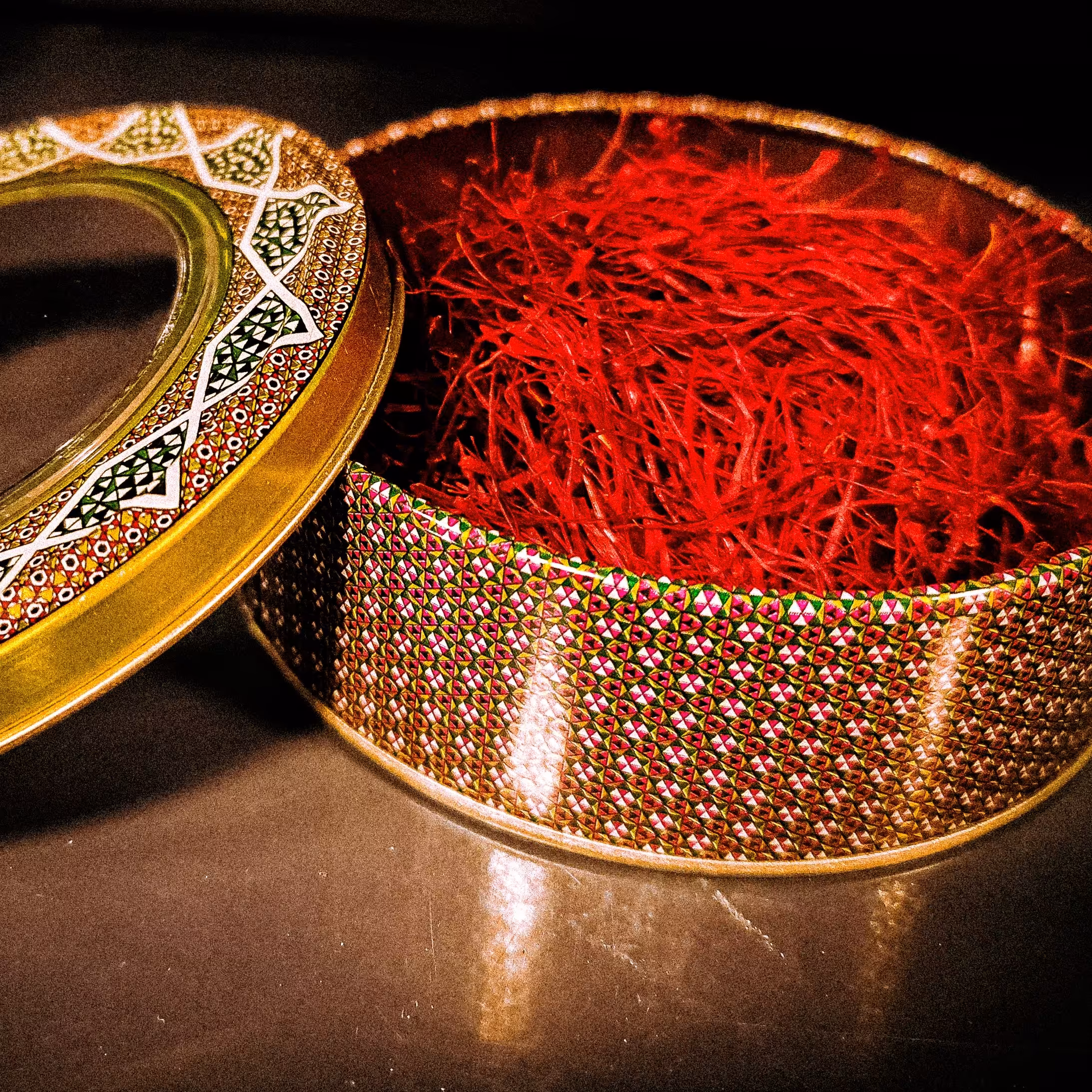 زعفران نگین سه مثقالی ظرف خاتم 