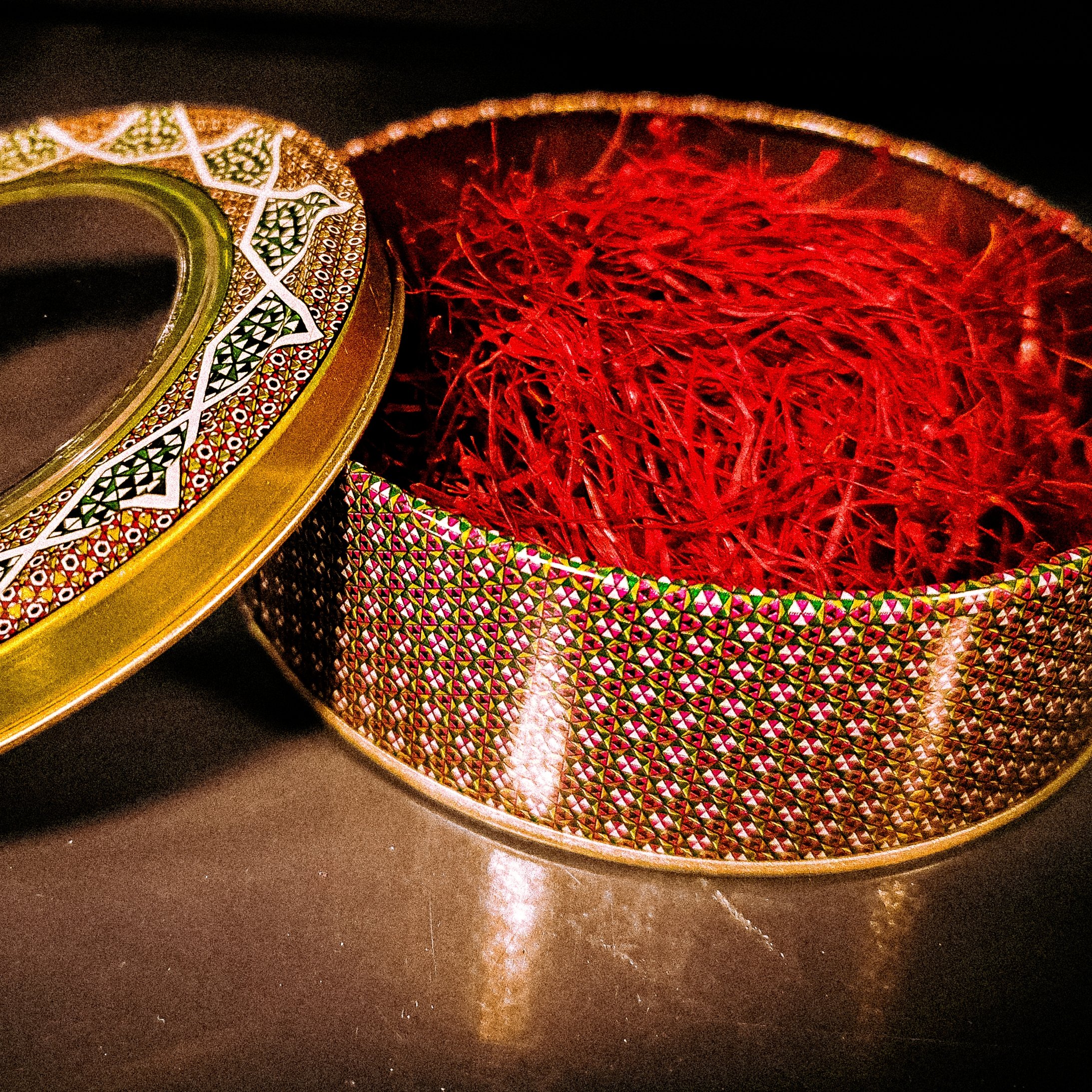 زعفران نگین سه مثقالی ظرف خاتم 