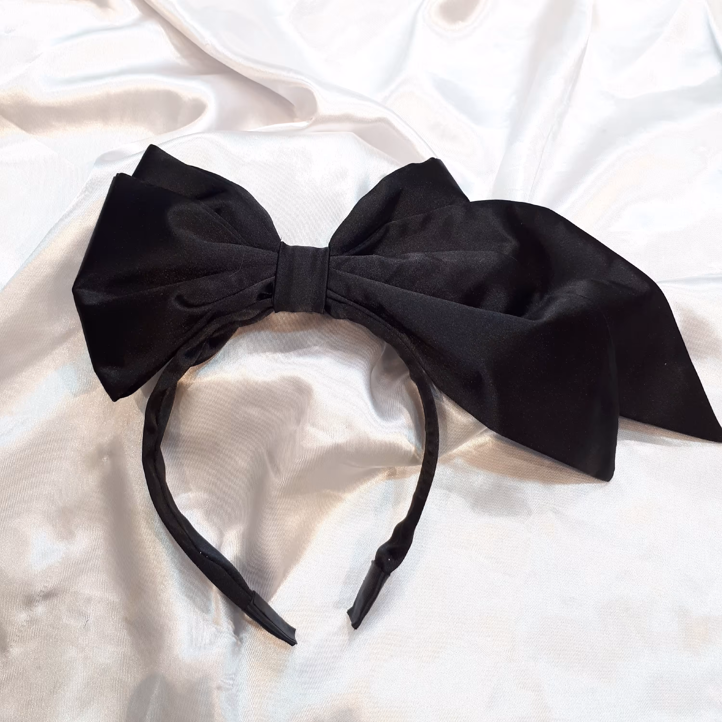 تل سر لاکچری پاپیون ایستاده‌ی ساتن مشکی