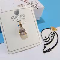 گردنبند برند Xuping از جنس مس و روکش طلا طرح بسیار خاص و شیک و مجلسی تک نگین سفید 