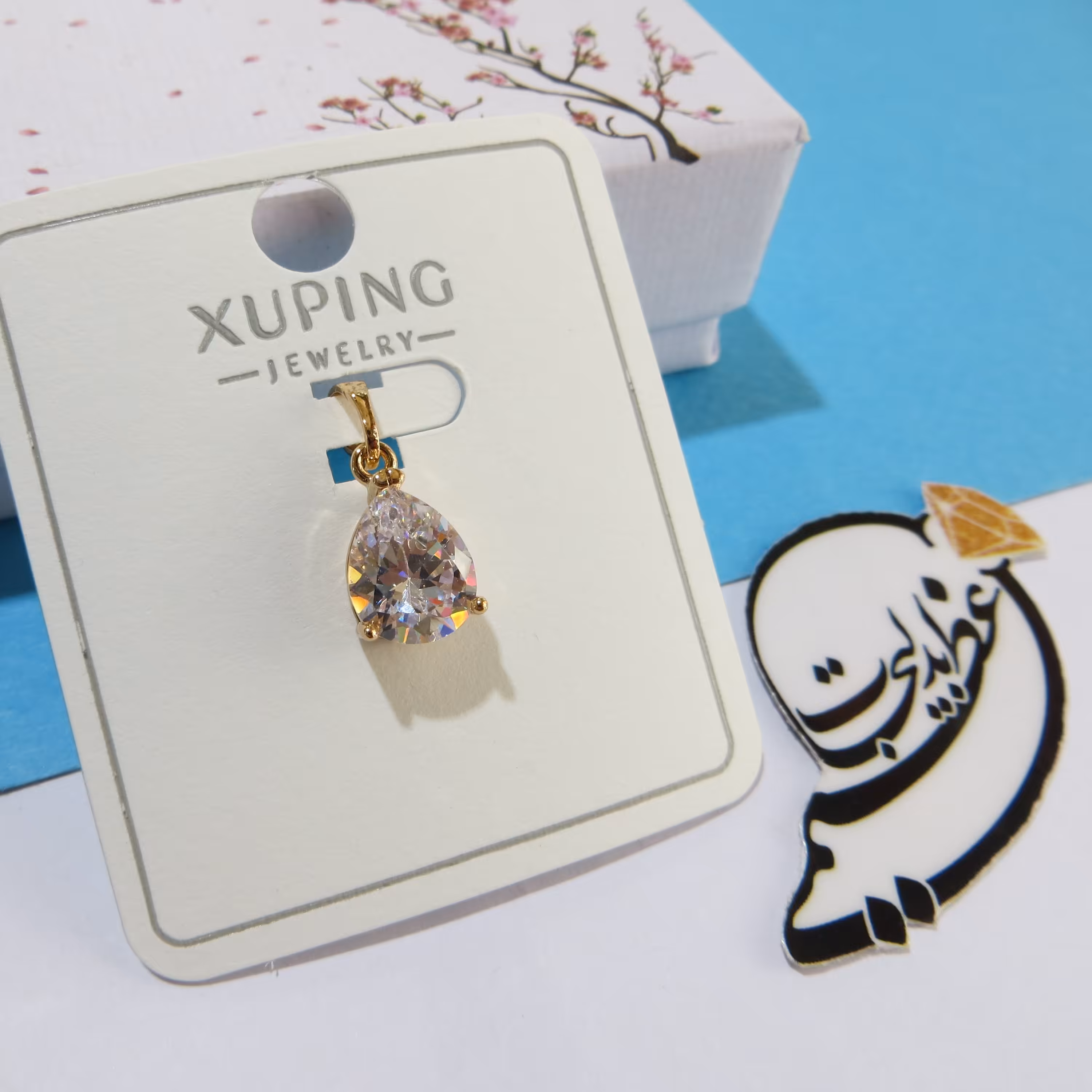 گردنبند برند Xuping از جنس مس و روکش طلا طرح بسیار خاص و شیک و مجلسی تک نگین سفید 