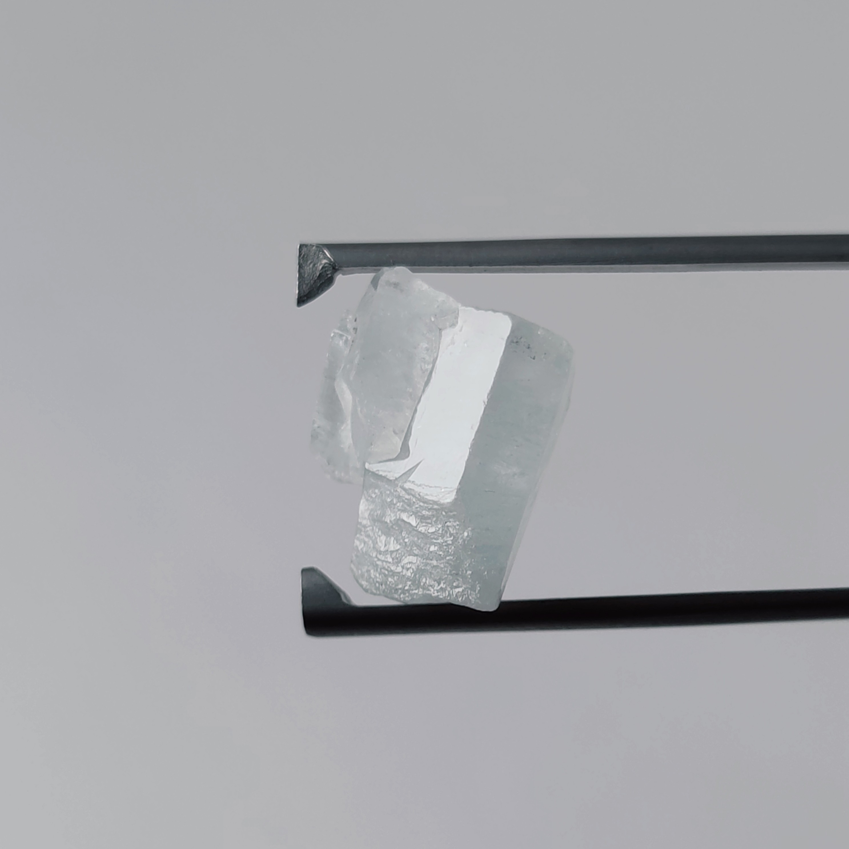 راف کریستالی سنگ آکوامارین معدنی پاکستان