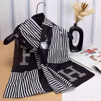 شال سوپر نخ بهاره طرح هرمس راه راه سفید و مشکی ارسال رایگان 