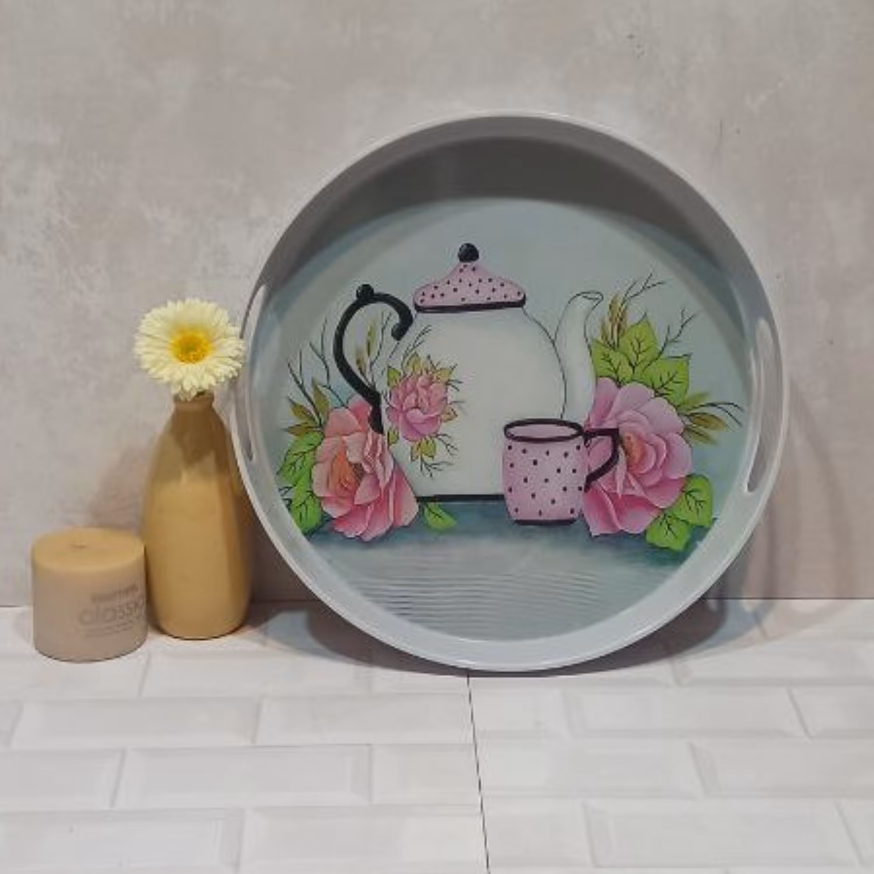 سینی گرد دسته دار کد 918 انگلیش هوم از برند معتبر مهروز ملامین استاندارد زیباخاص