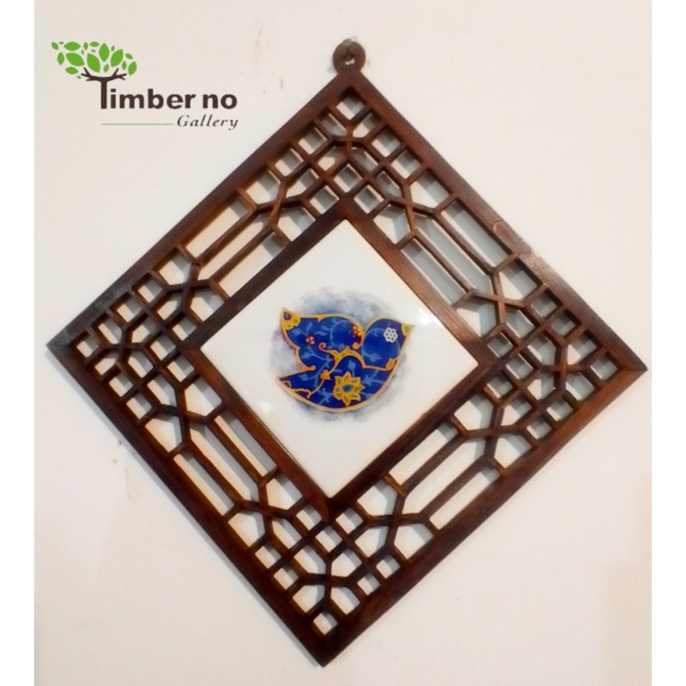 دیوار کوب چوبی طرح گره چینی کاشی کاری
