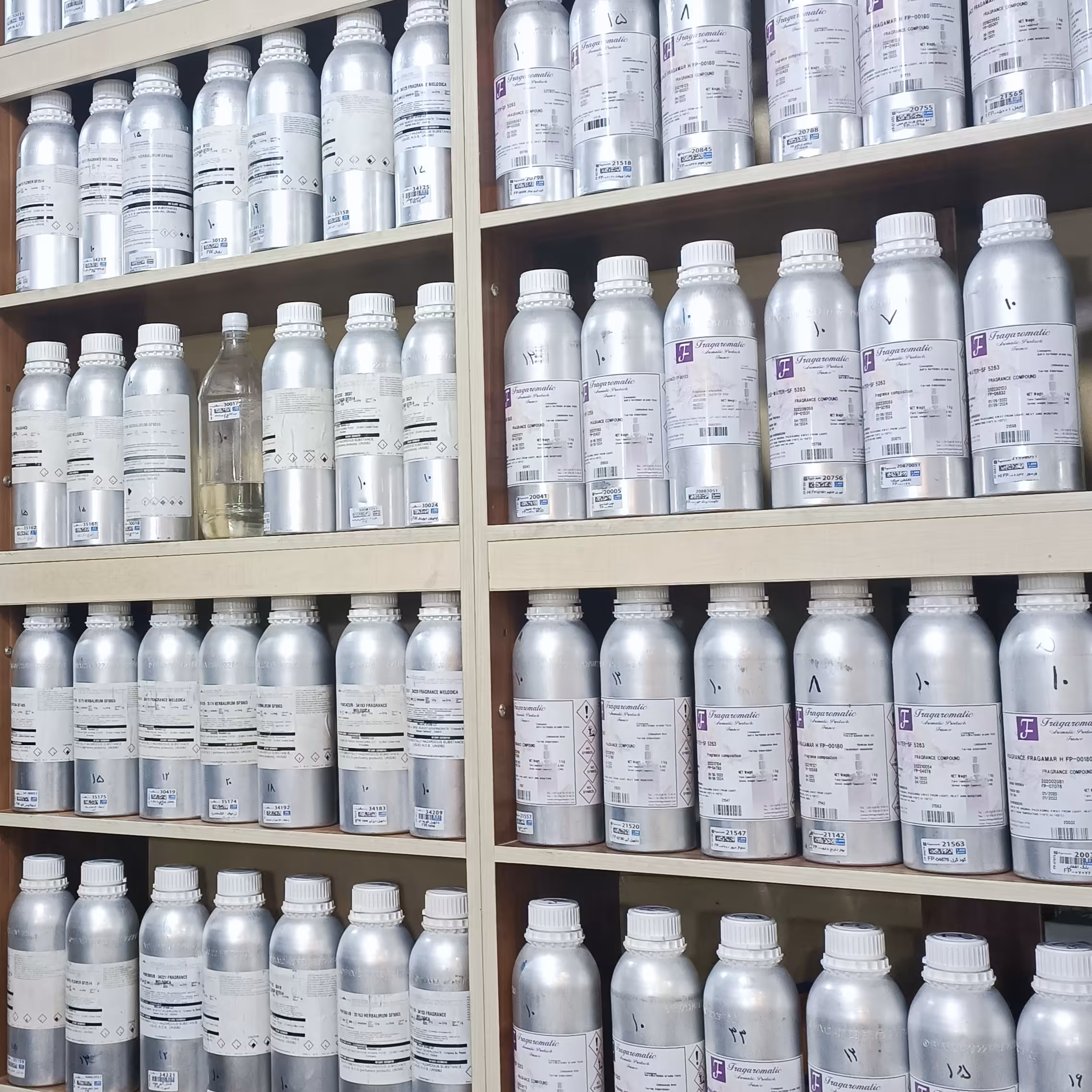 عطر کروم لجند 50میل عطر خالص فرانسوی اصل به قیمت عمده هر گرم 10000