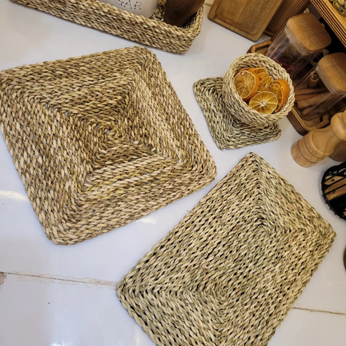 زیر بشقابی