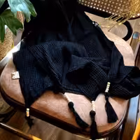 شال مشکی آویز مهره دار