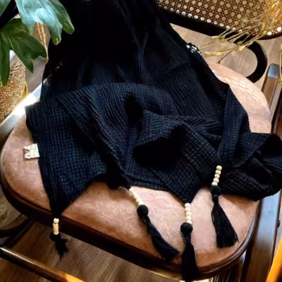 شال مشکی آویز مهره دار