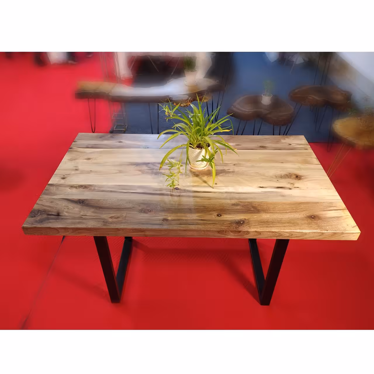 سفارش ساخت میز نهارخوری چوب گردو پایه پروفیل فولادی رنگ کوره ای ارسال باربری و به صورت  پسکرایه