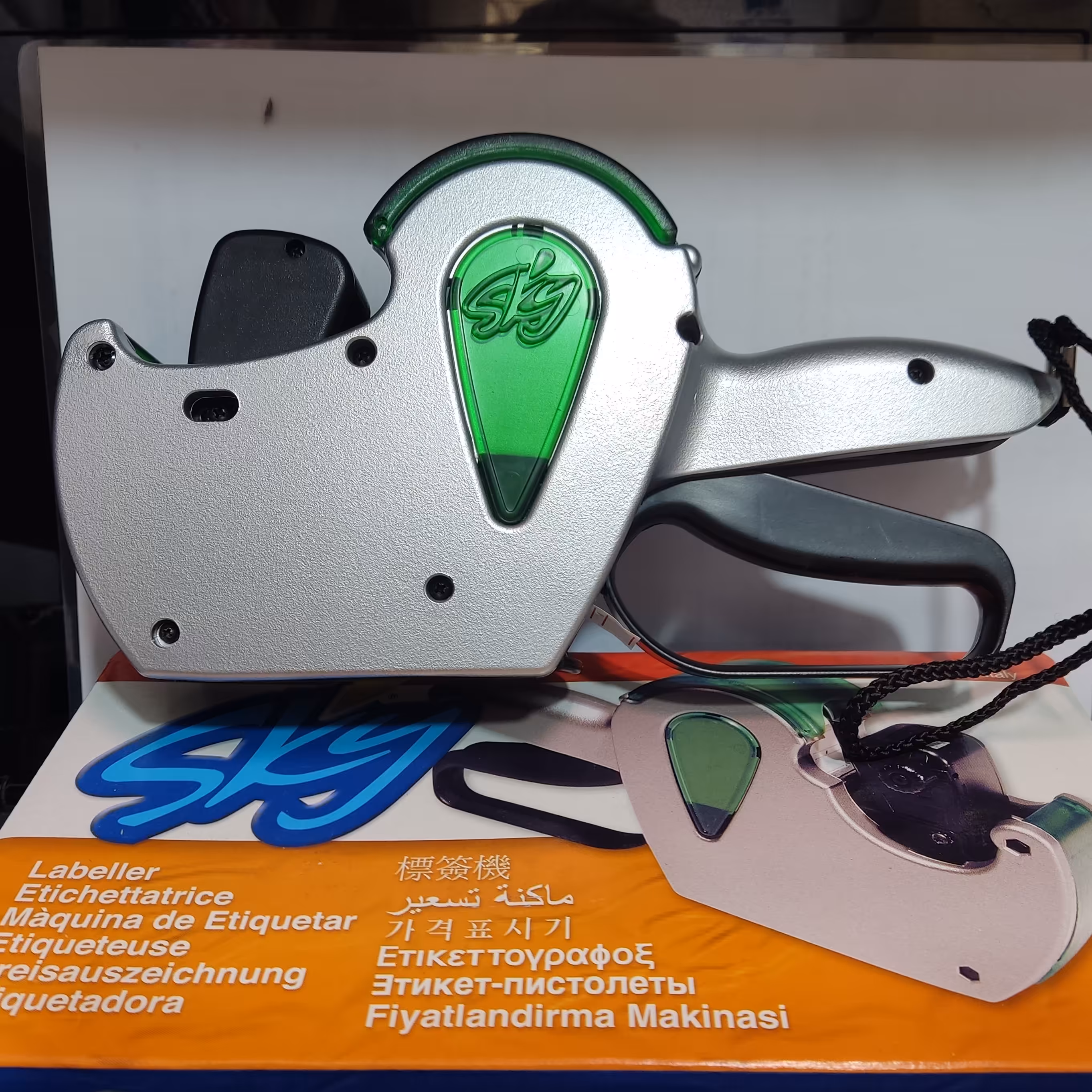 قیمت زن اسکای