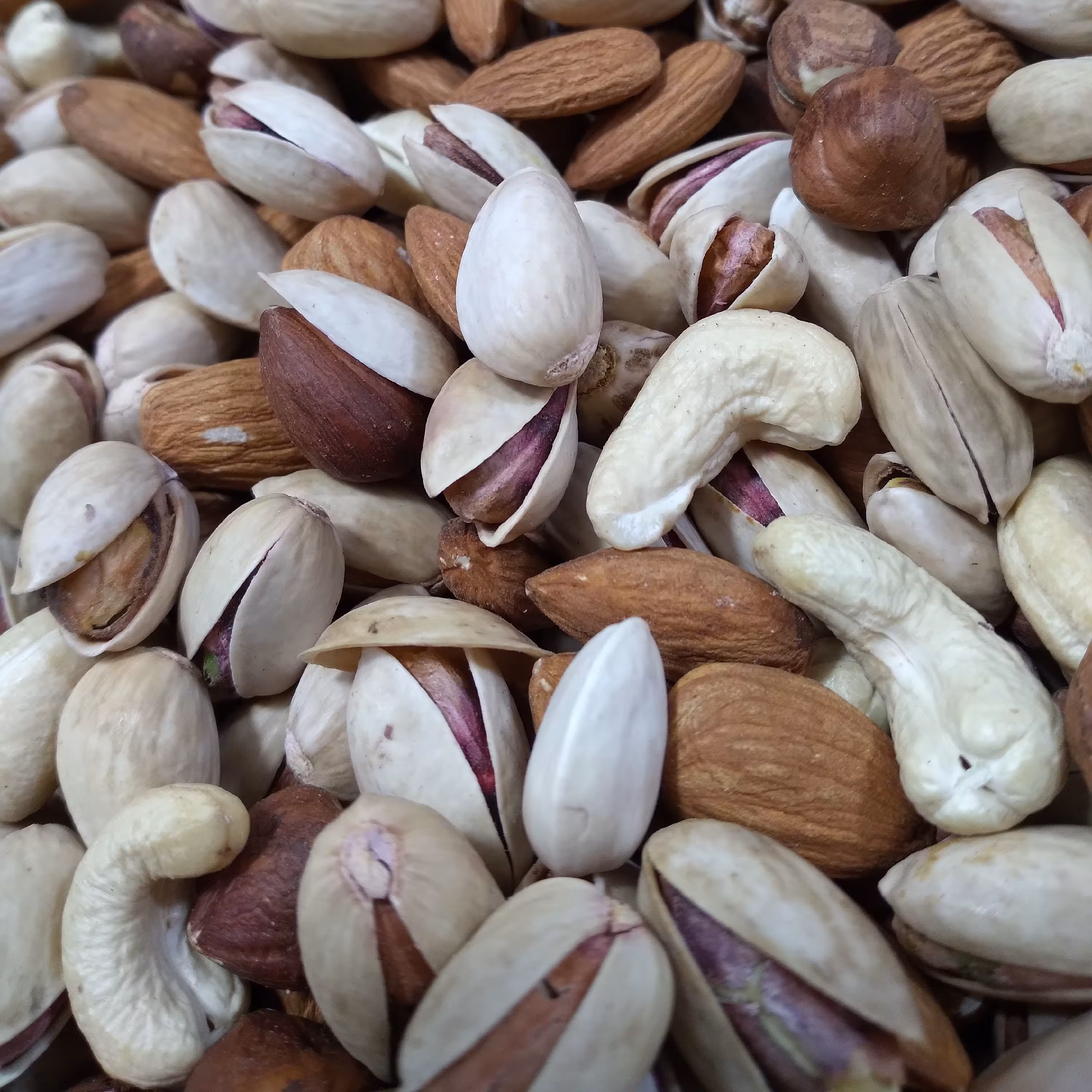 آجیل چهارمغز خام تازه مغزفندق سفید پسته اکبری (یک کیلو) تازه و مقوی چهار مغز