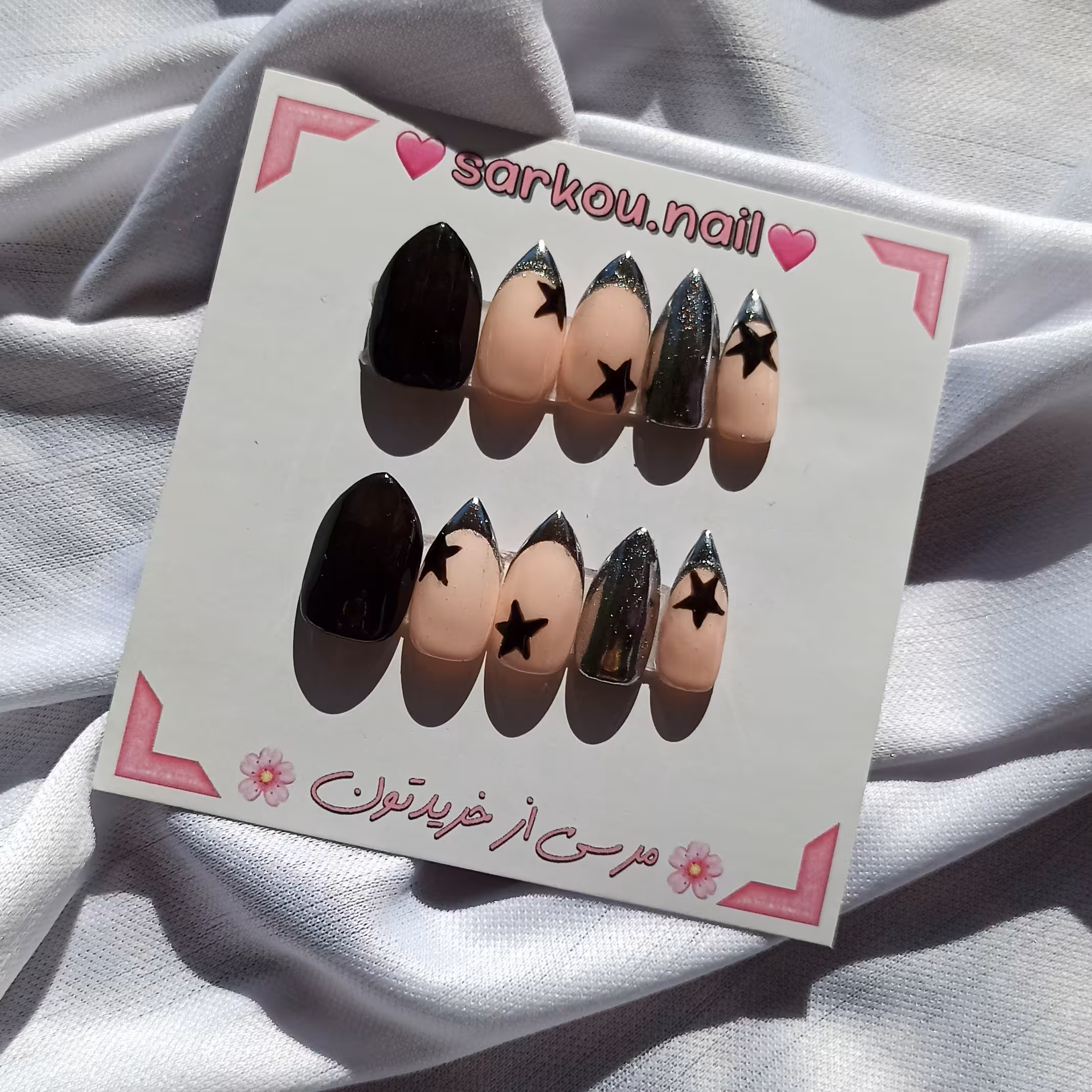 ناخن مصنوعی ساخته شده با مواد کاشت طرح کرم ستاره ای 